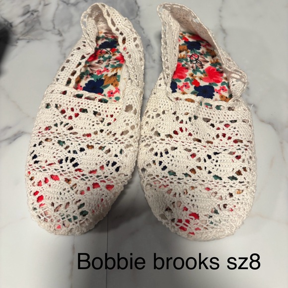 New Bobbie brooks flats - Picture 2 of 2